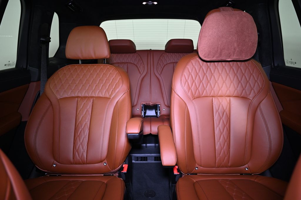 Vehicle image 26 of 29