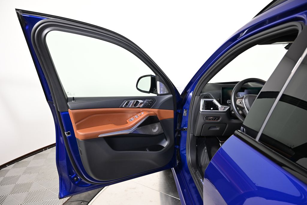 Vehicle image 22 of 29
