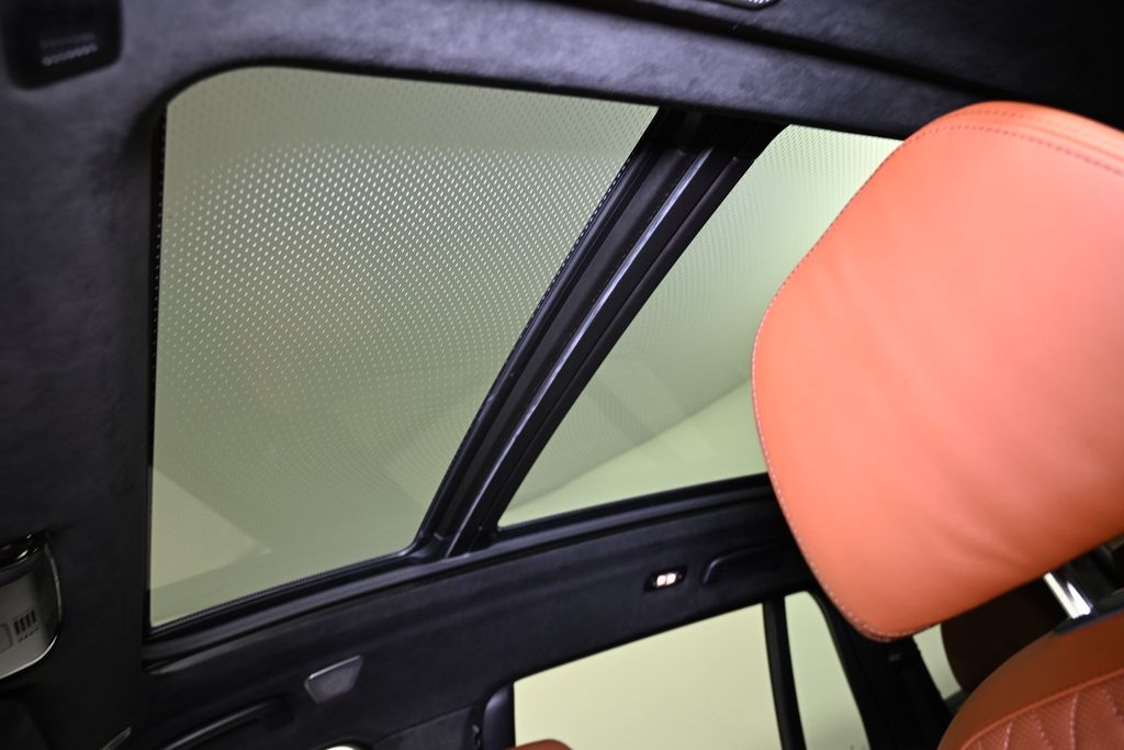 Vehicle image 21 of 29