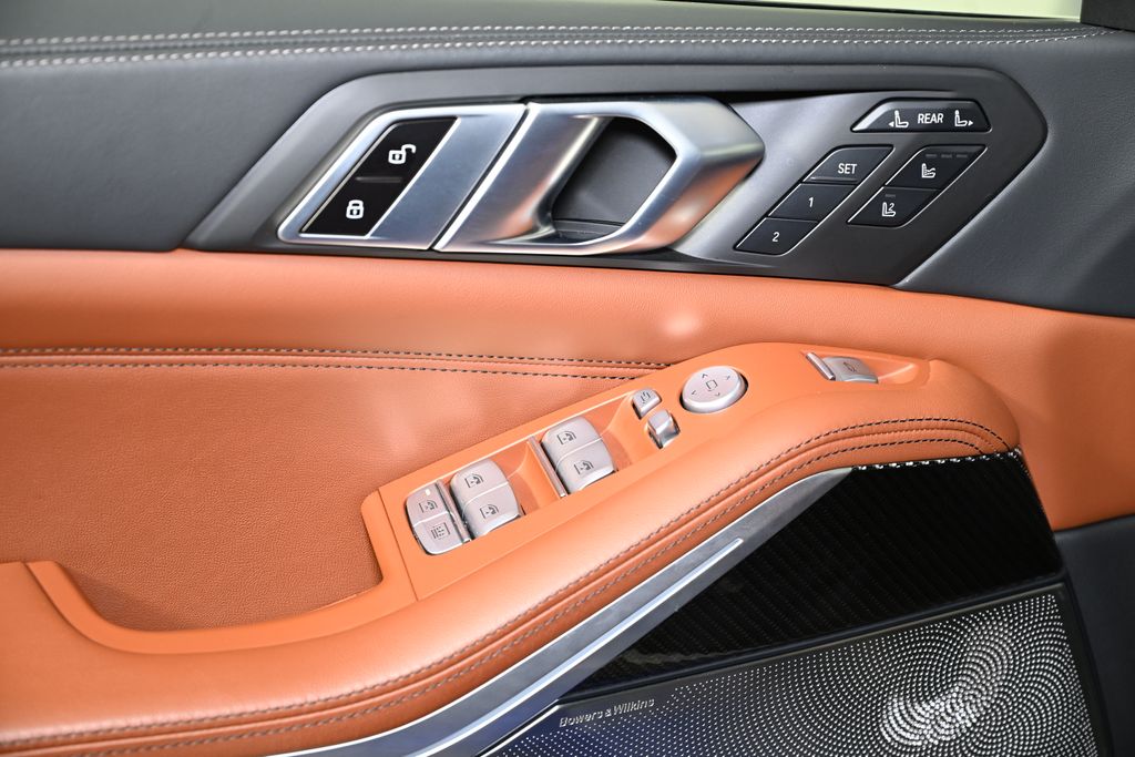 Vehicle image 23 of 29