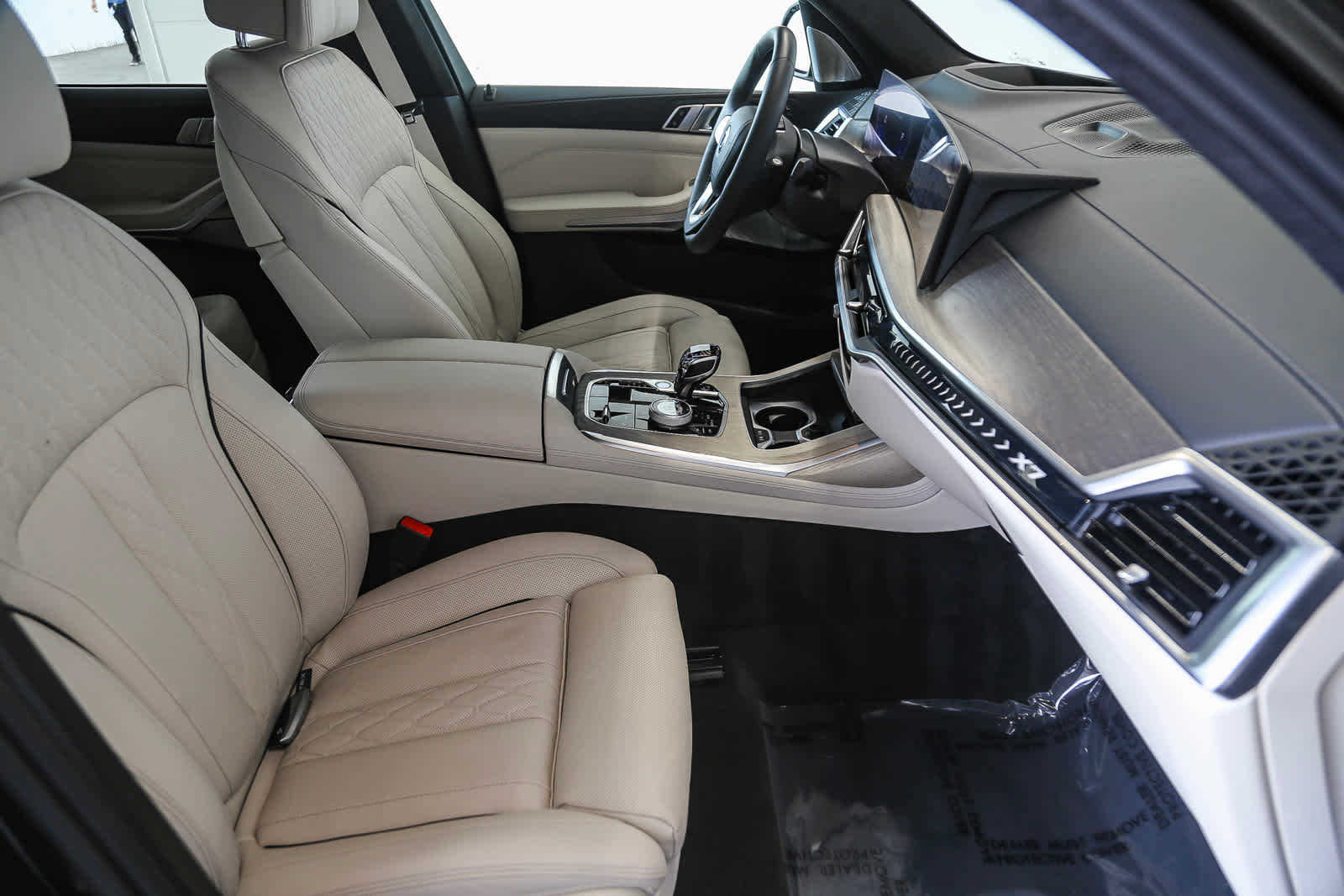 Vehicle image 16 of 29