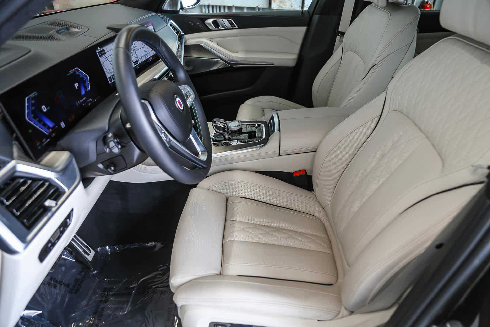Vehicle image 17 of 29