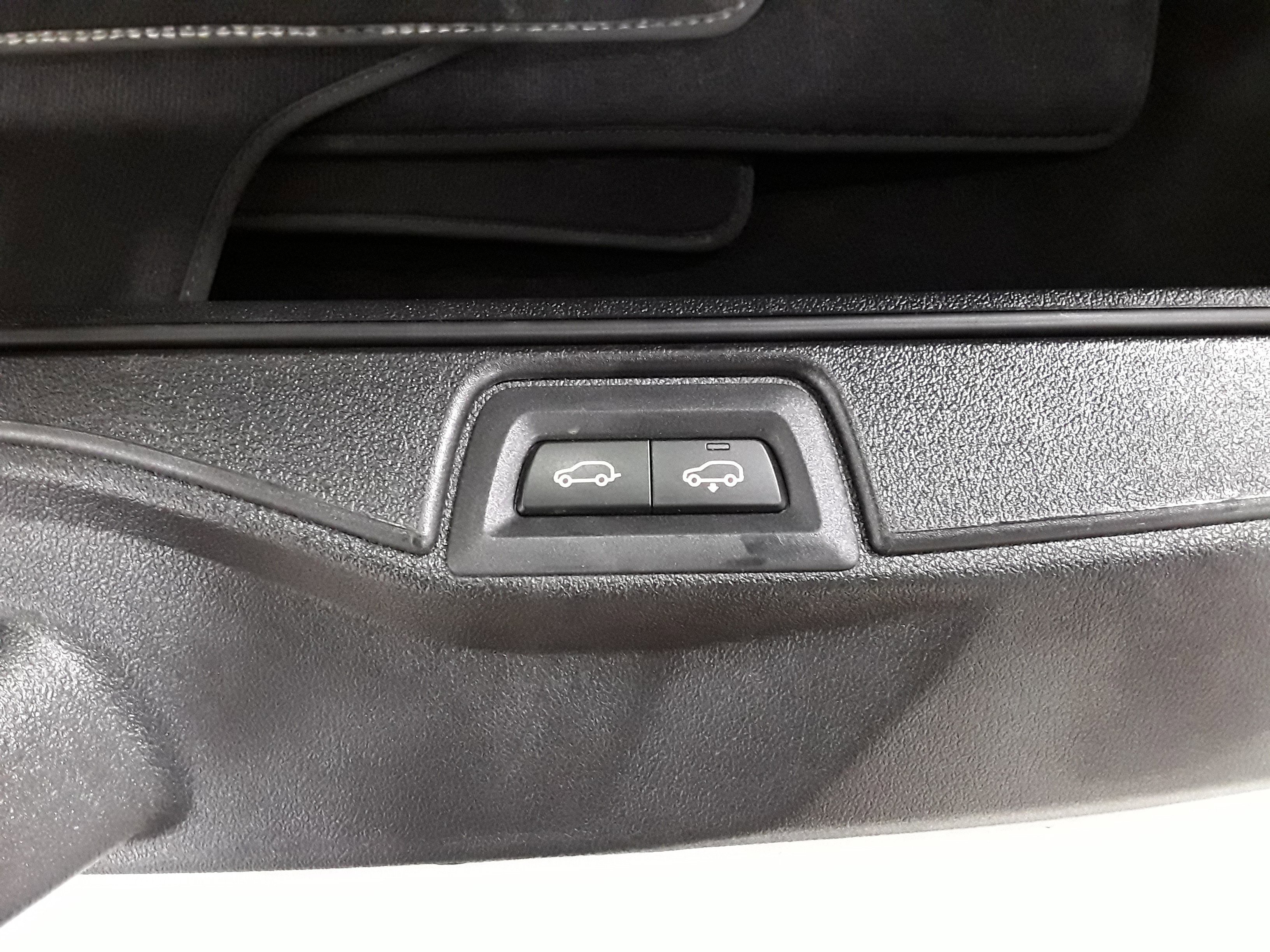 Vehicle image 8 of 34
