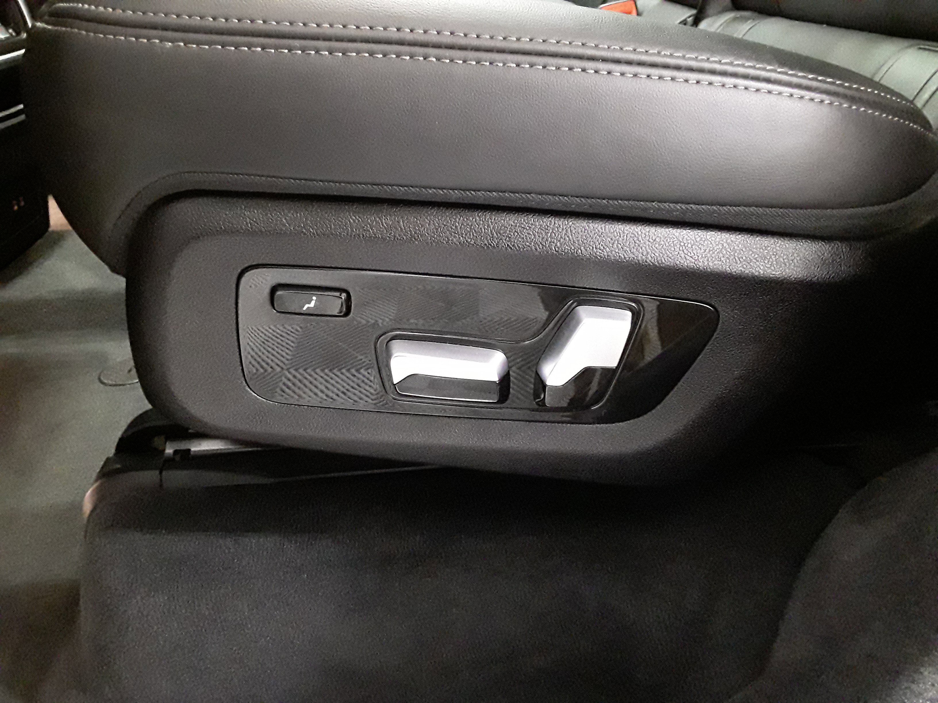 Vehicle image 12 of 34