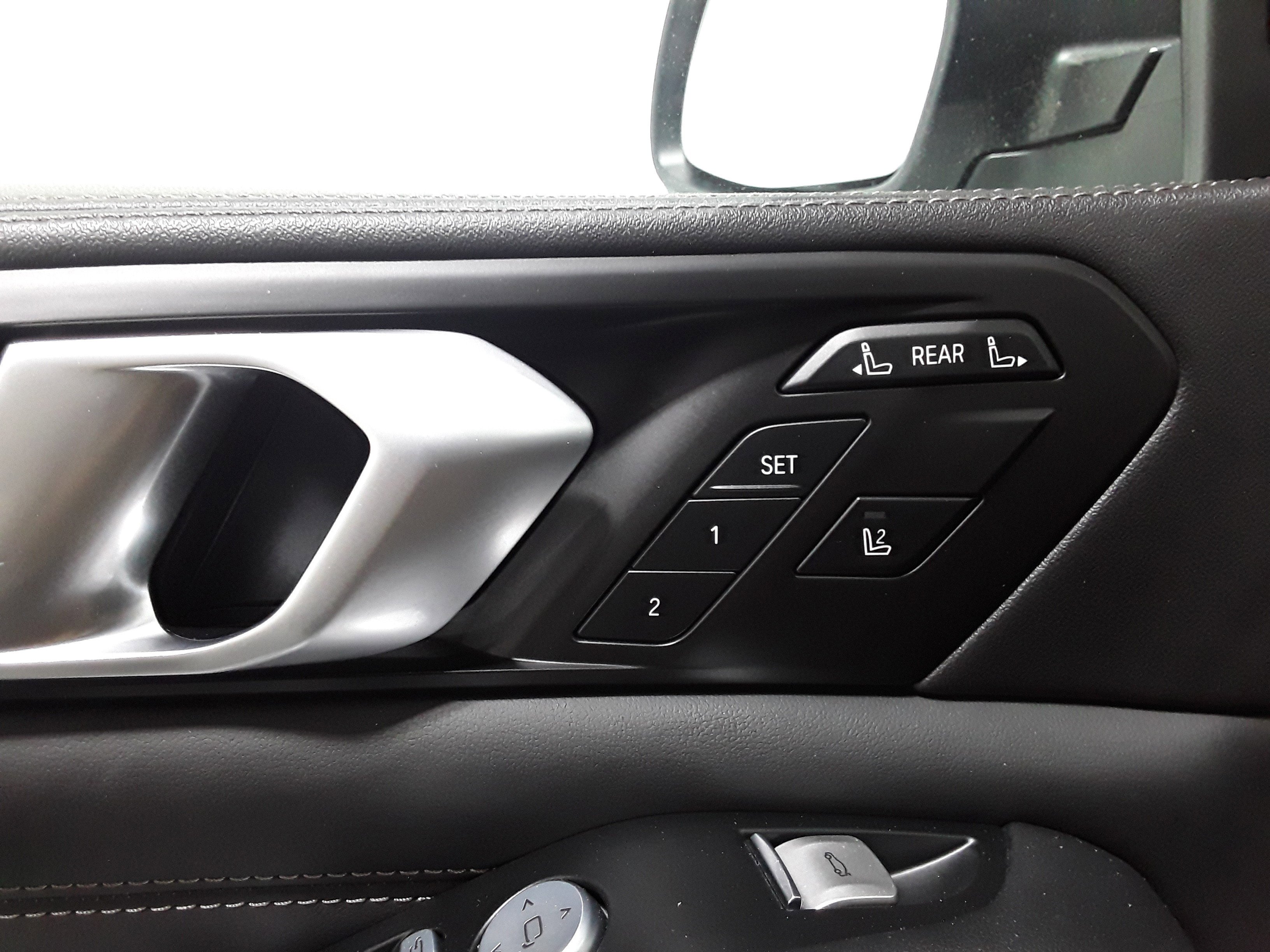 Vehicle image 31 of 34