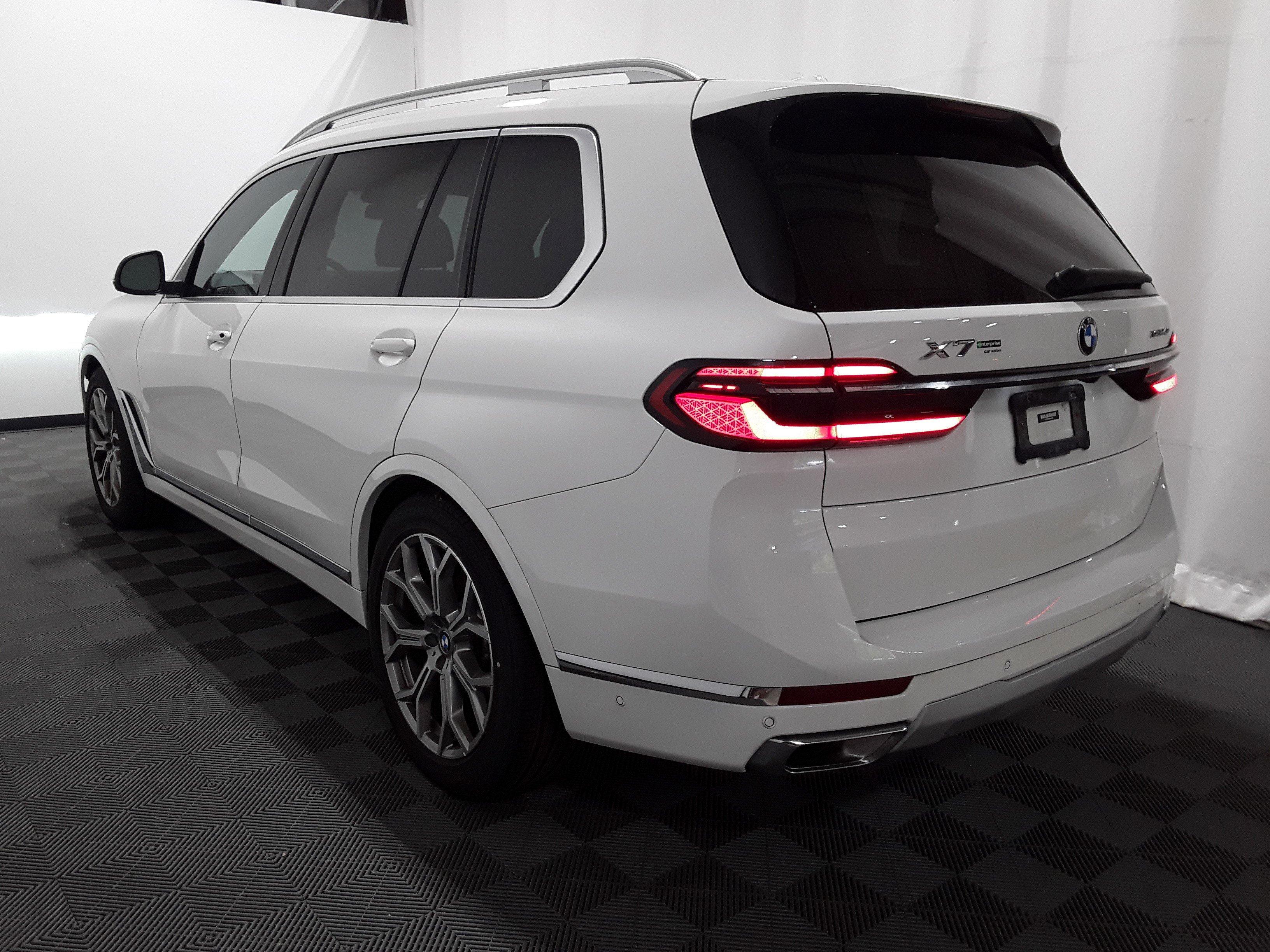 Vehicle image 4 of 34