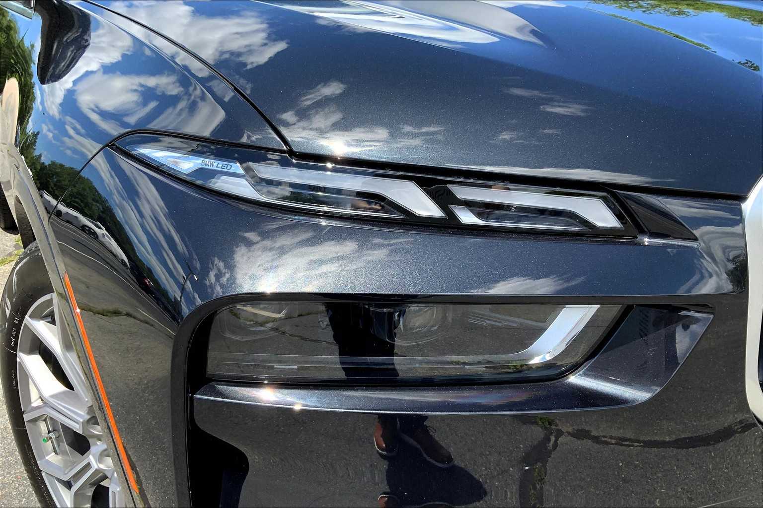 Vehicle image 28 of 30