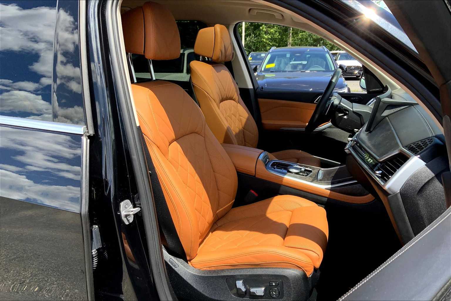 Vehicle image 8 of 30