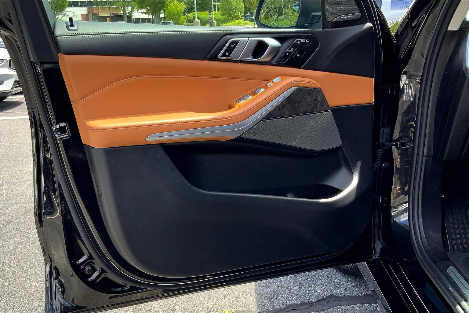 Vehicle image 21 of 30