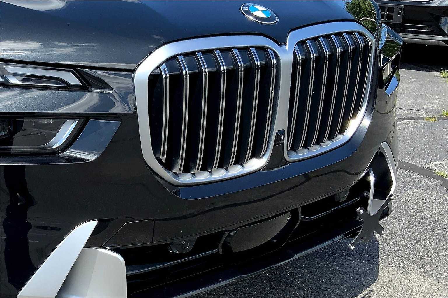 Vehicle image 26 of 30