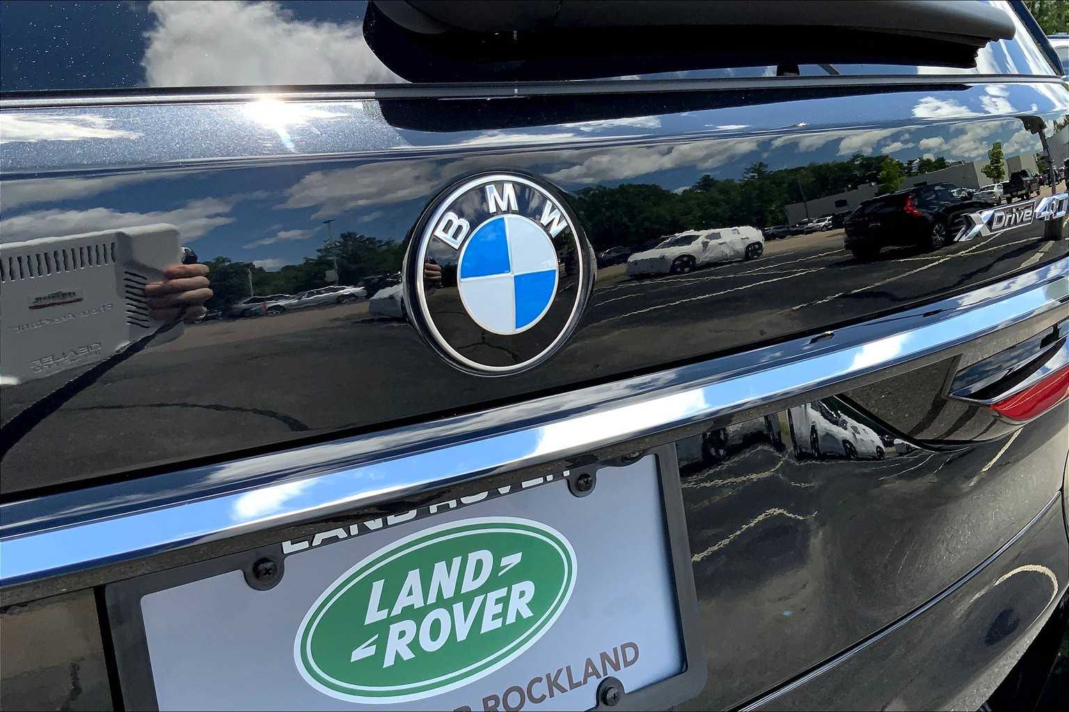 Vehicle image 24 of 30
