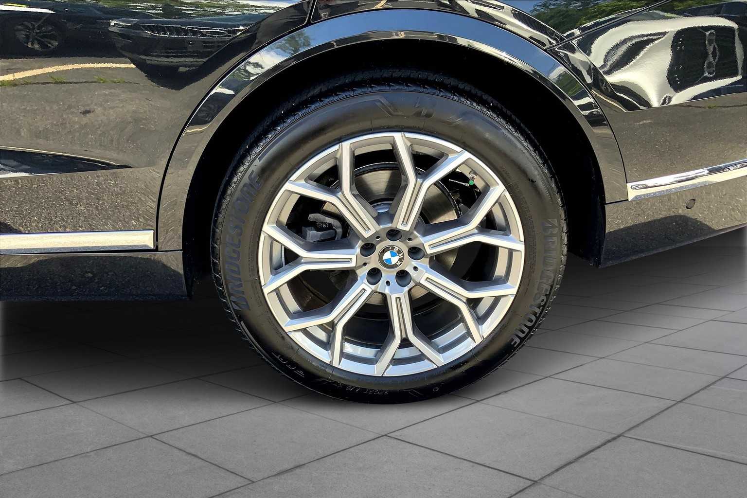 Vehicle image 7 of 30