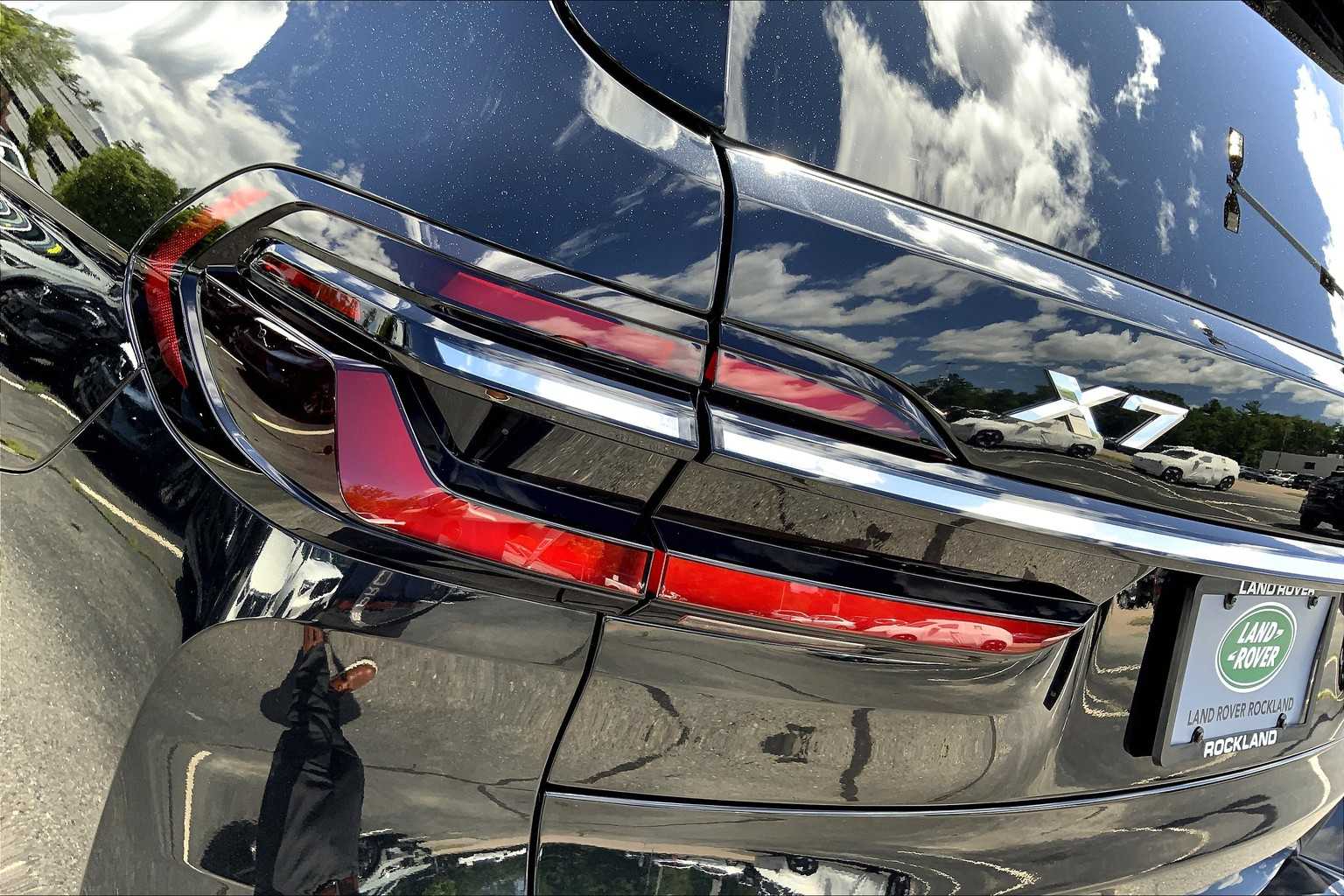Vehicle image 25 of 30