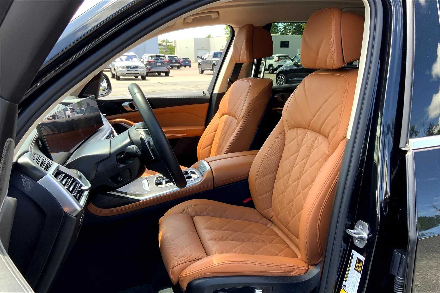 Vehicle image 11 of 30