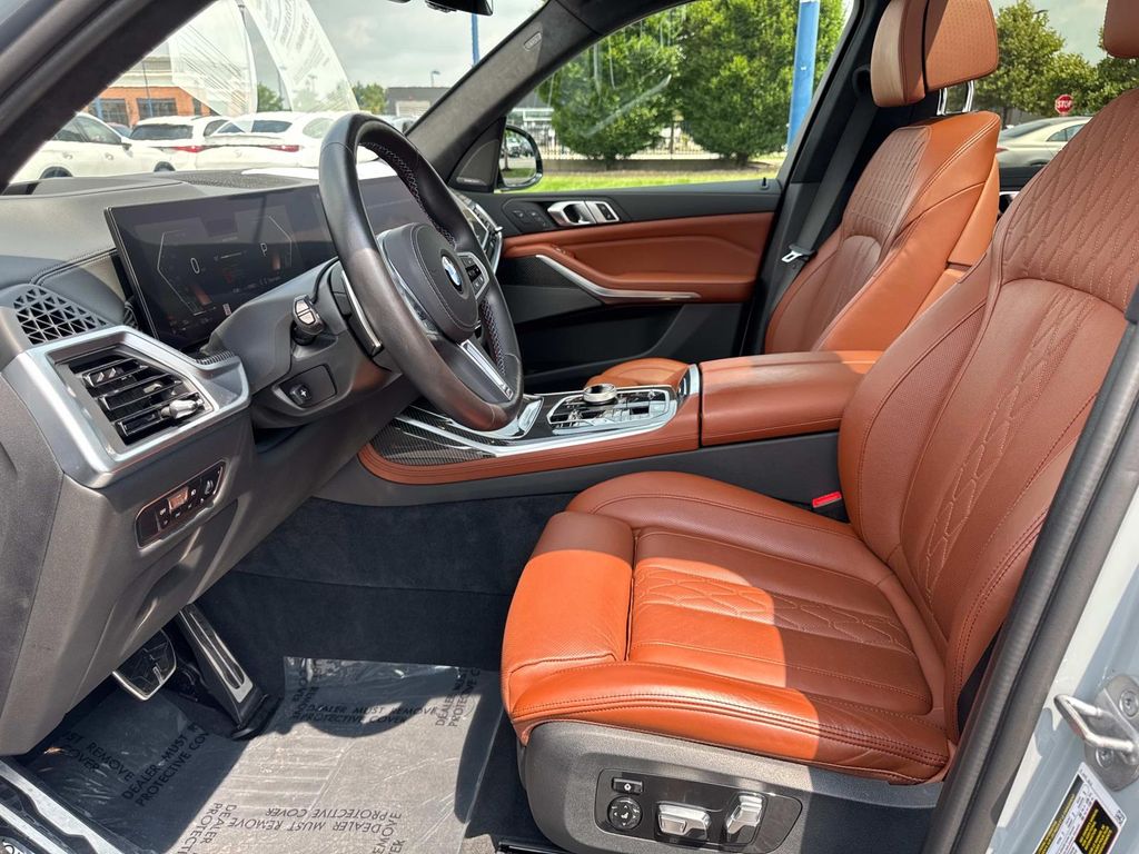Vehicle image 14 of 31
