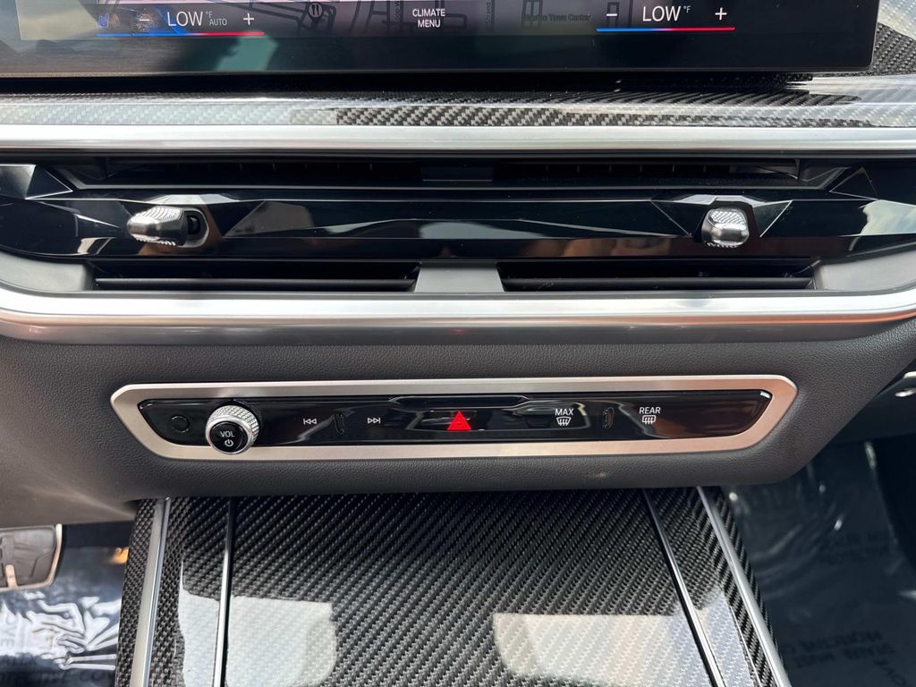 Vehicle image 10 of 31