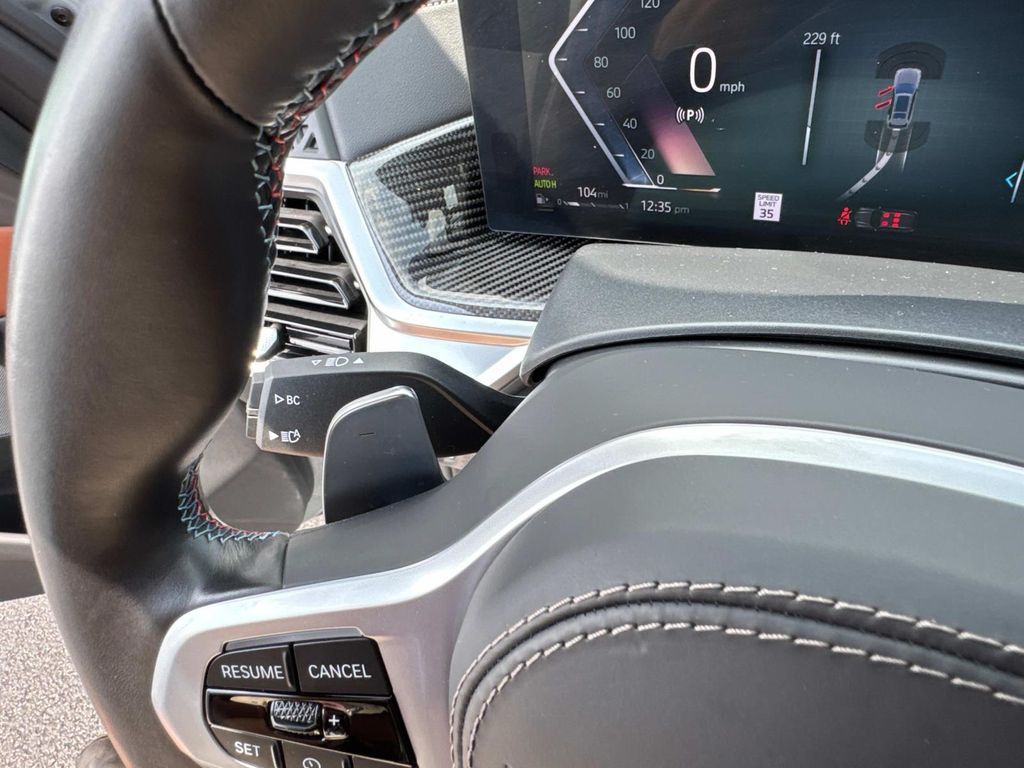 Vehicle image 21 of 31