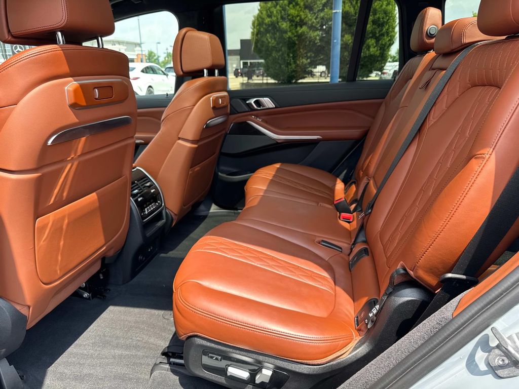 Vehicle image 12 of 31