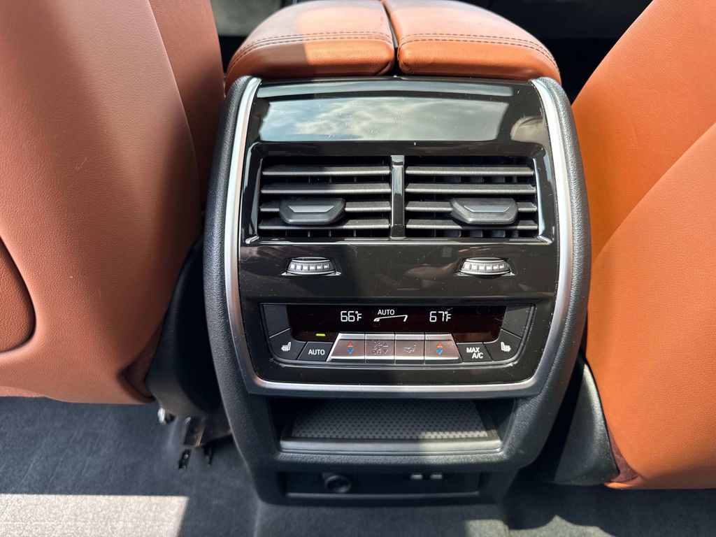 Vehicle image 25 of 31