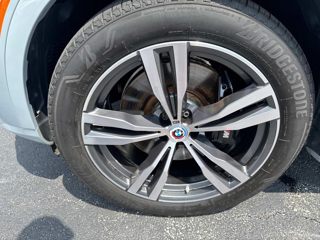 Vehicle image 8 of 31