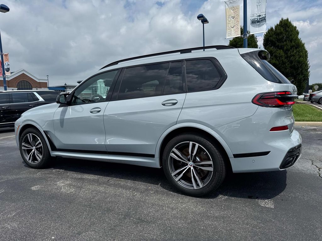 Vehicle image 7 of 31