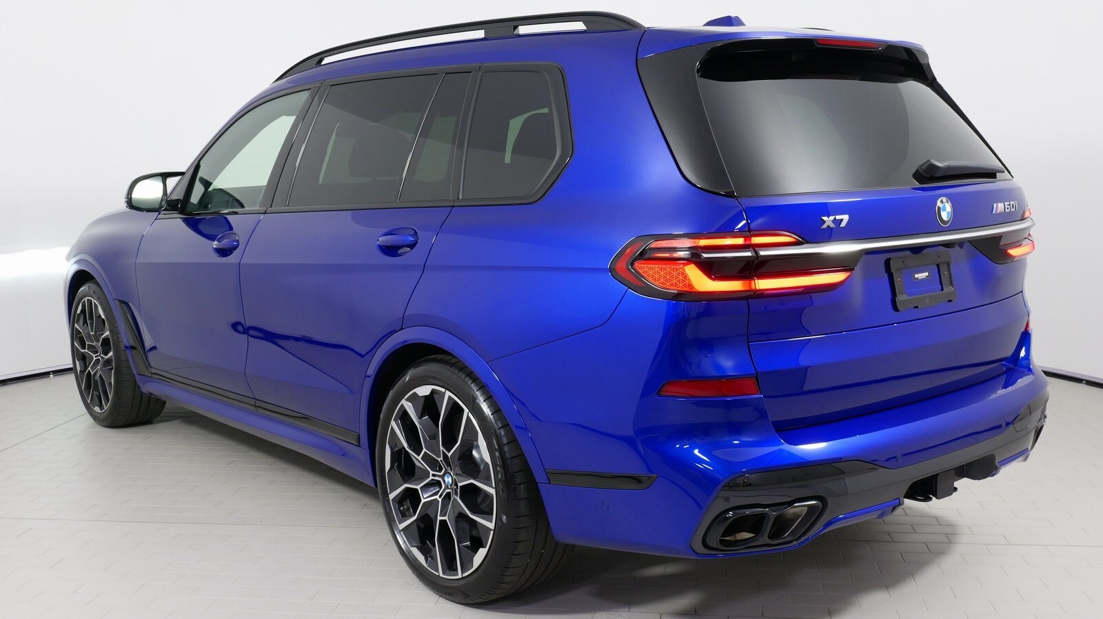 Vehicle image 28 of 95