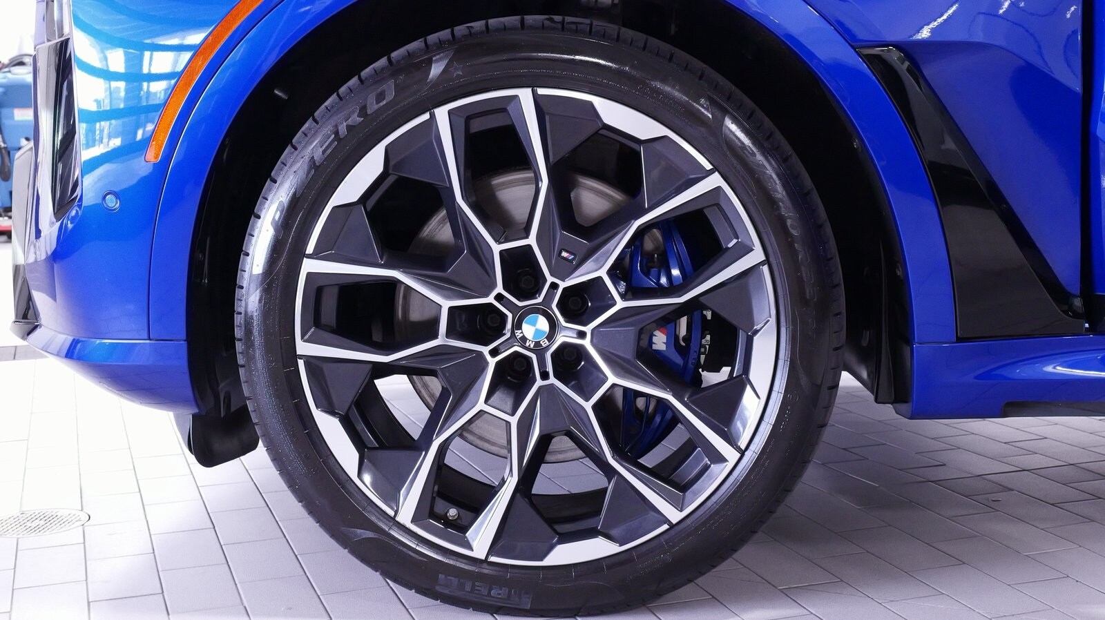Vehicle image 32 of 95