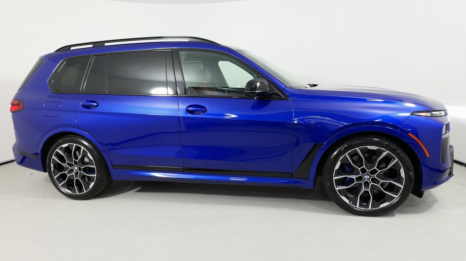 Vehicle image 17 of 95
