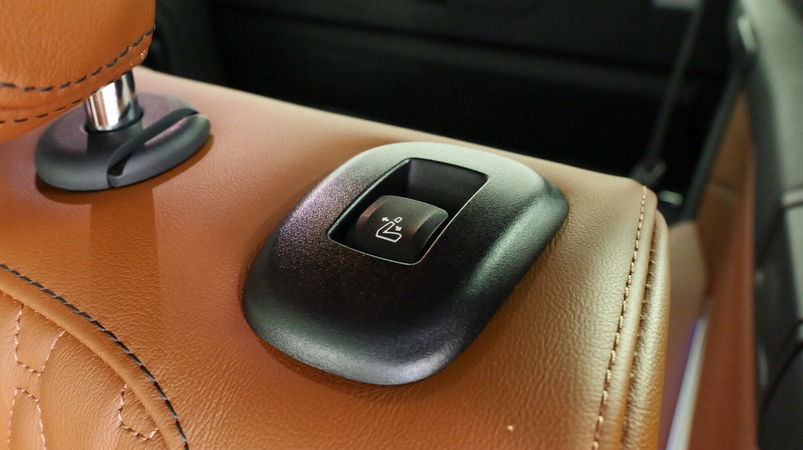 Vehicle image 75 of 95