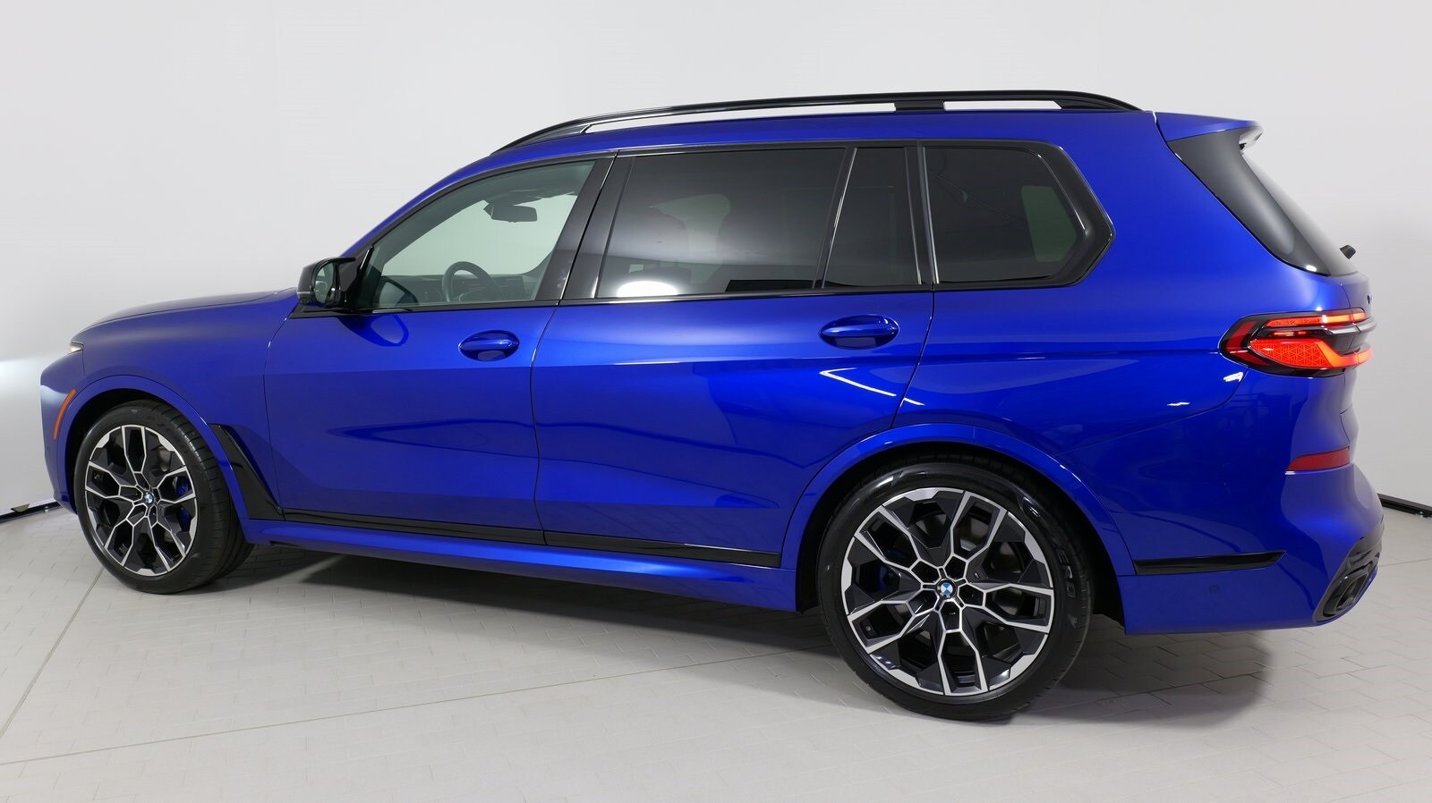 Vehicle image 24 of 95