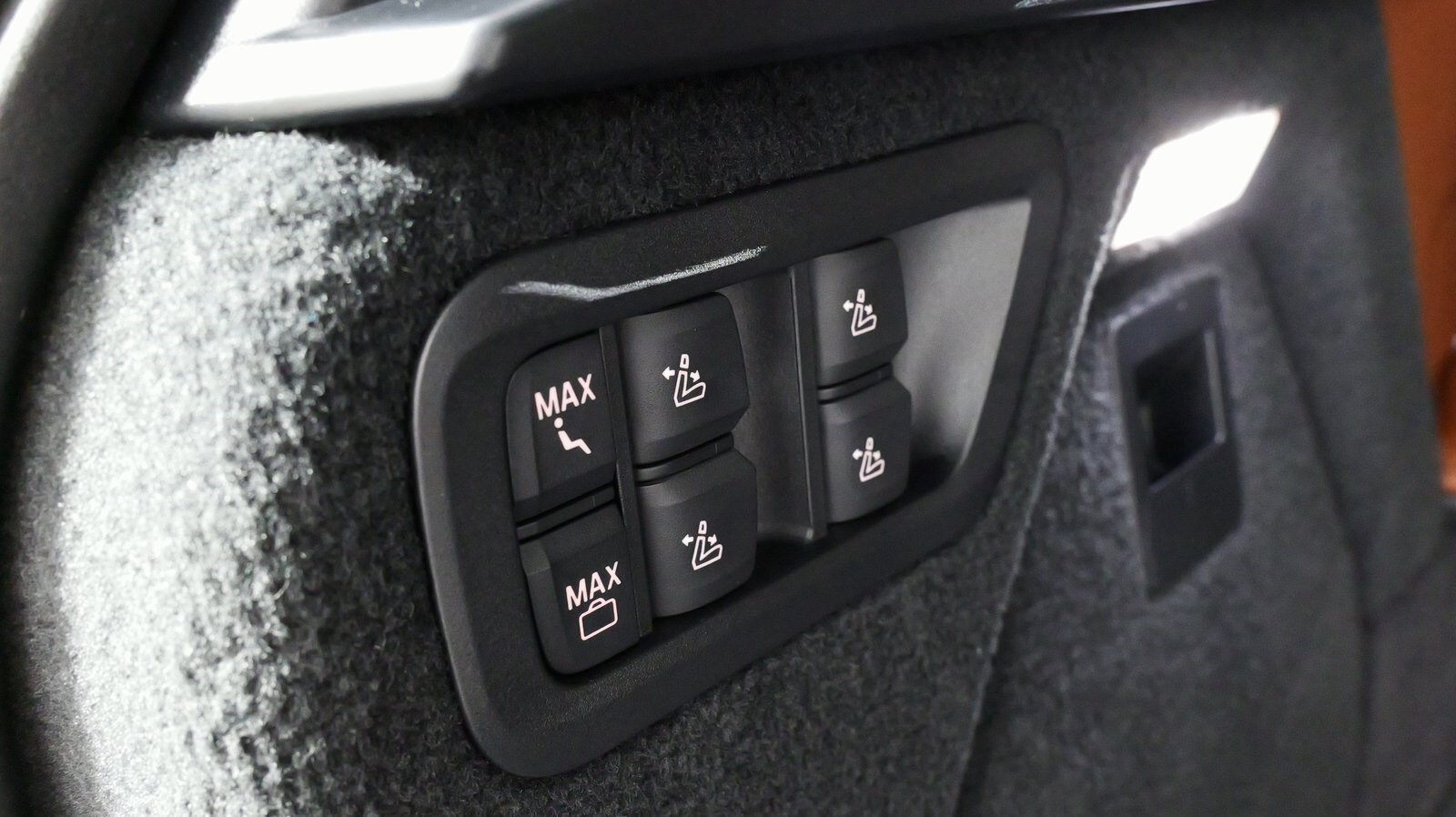 Vehicle image 88 of 95