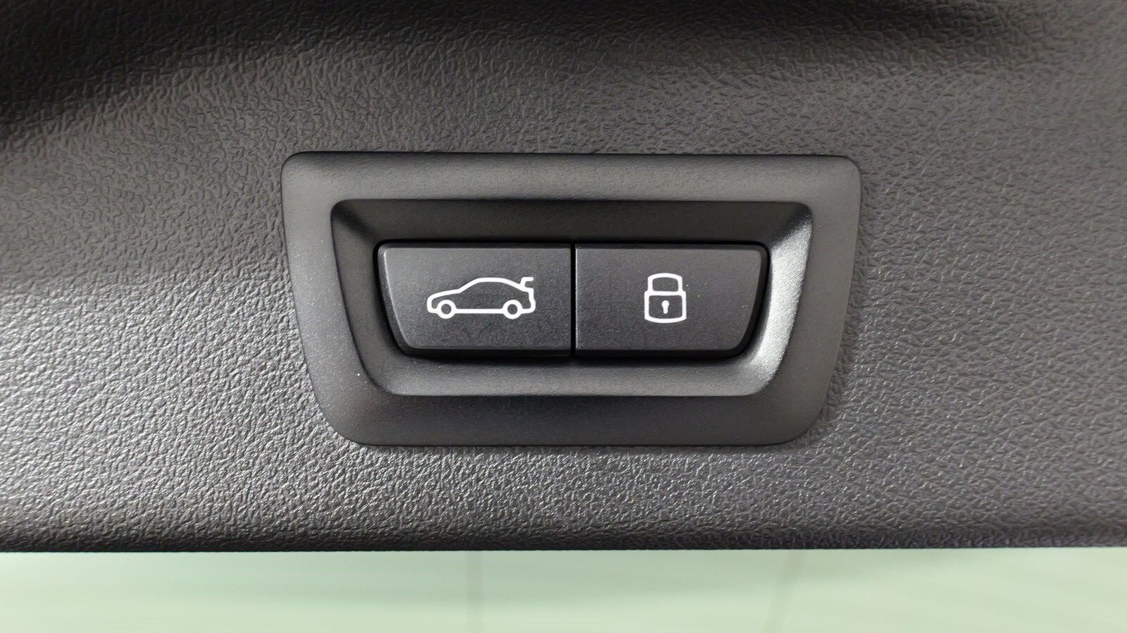 Vehicle image 76 of 95