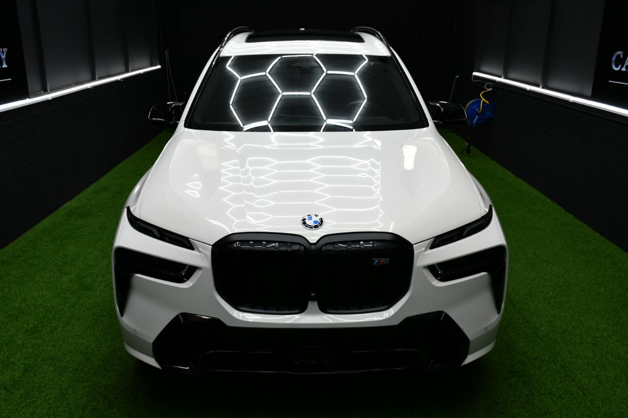 2023 BMW X7 M60i Image 2 of 55