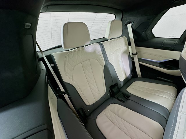 Vehicle image 29 of 35