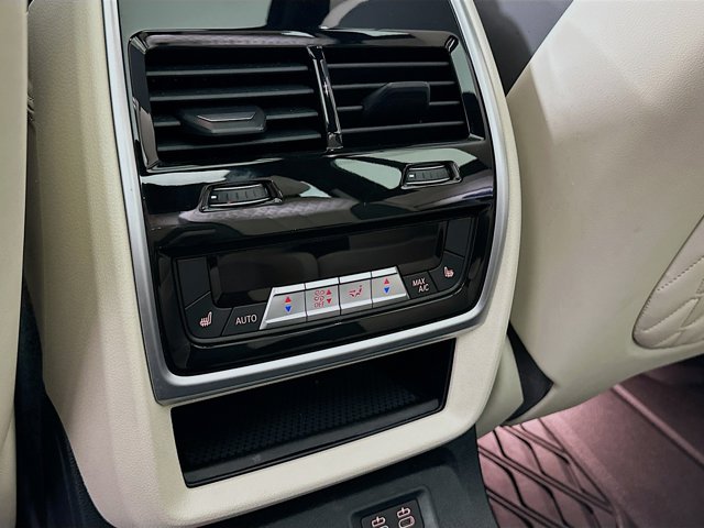 Vehicle image 27 of 35