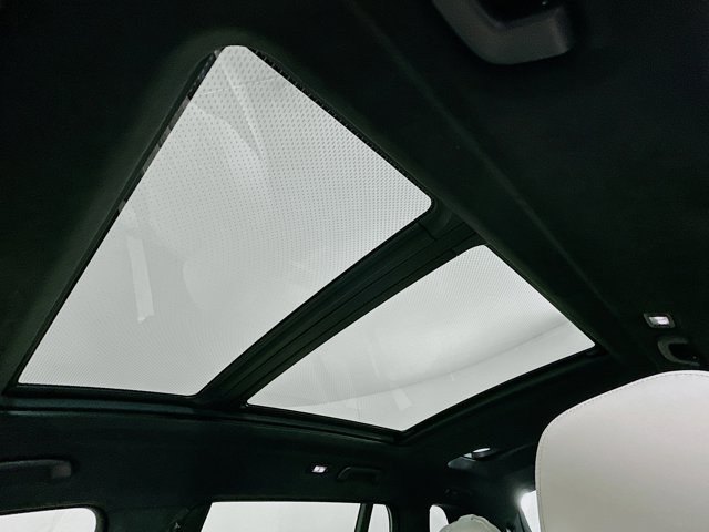 Vehicle image 23 of 35