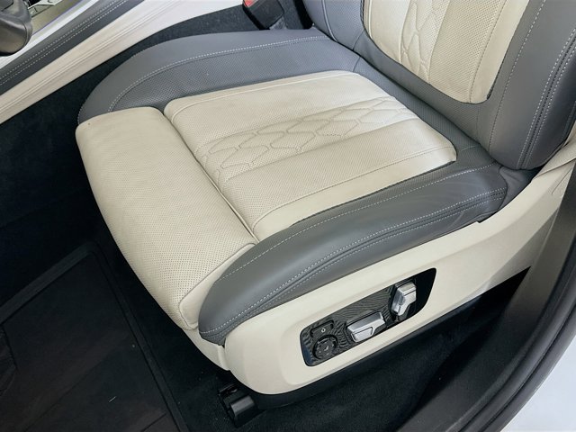 Vehicle image 20 of 35