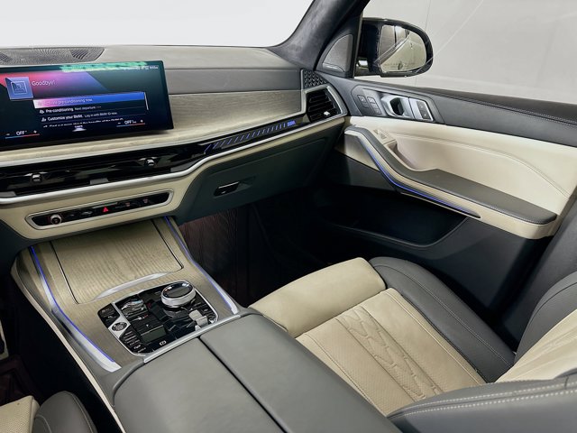 Vehicle image 25 of 35