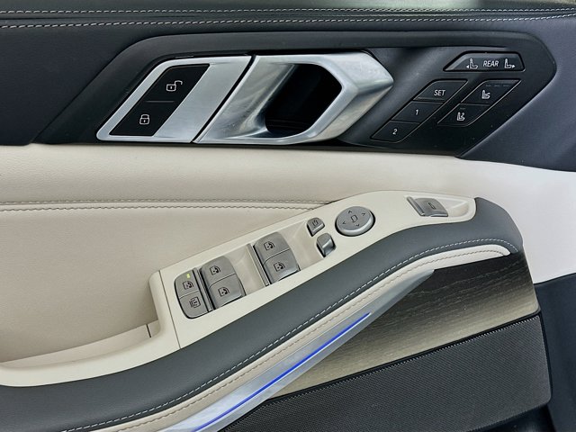Vehicle image 18 of 35