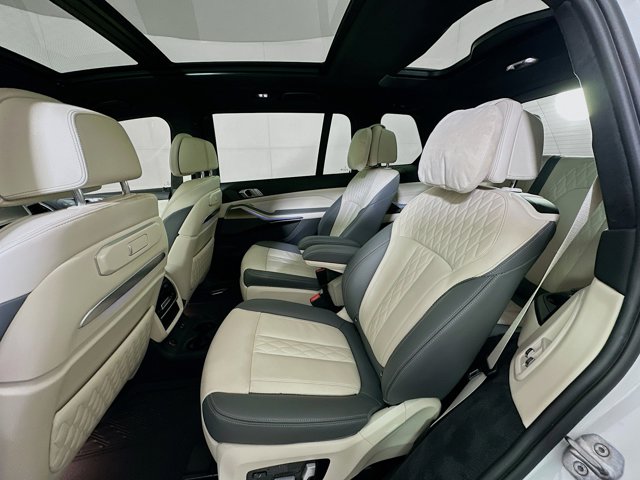 Vehicle image 26 of 35