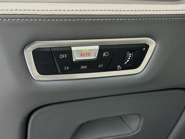 Vehicle image 10 of 35
