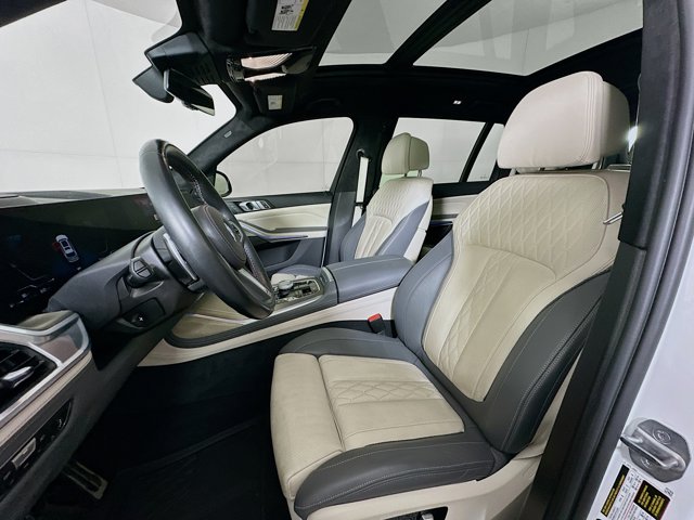 Vehicle image 22 of 35