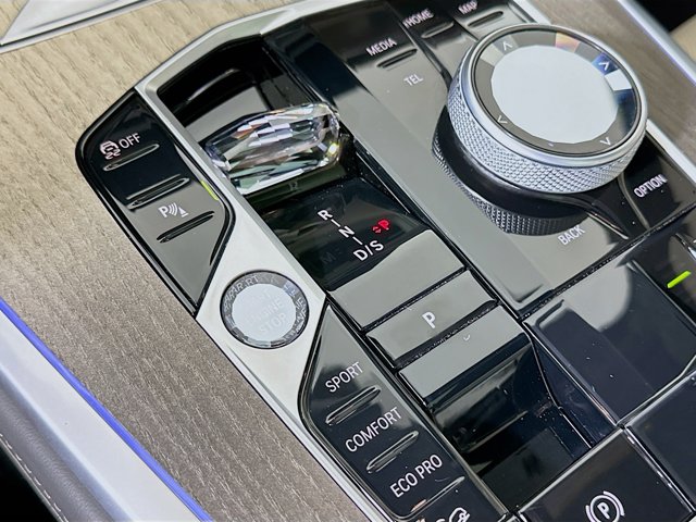 Vehicle image 17 of 35