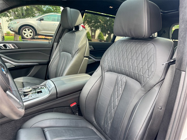 Vehicle image 17 of 51