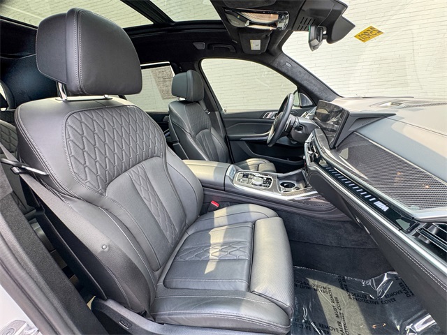 Vehicle image 21 of 51