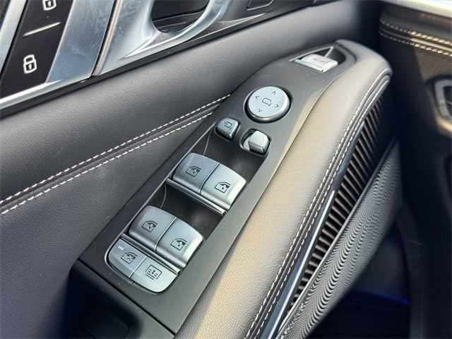 Vehicle image 39 of 51