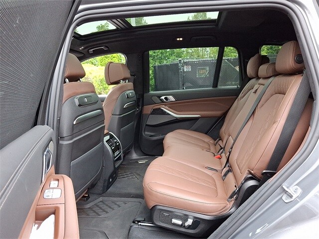 Vehicle image 11 of 33