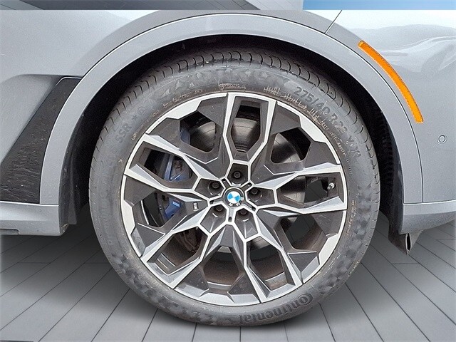 Vehicle image 8 of 33