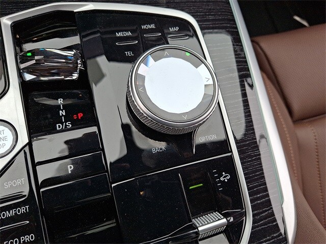 Vehicle image 26 of 33
