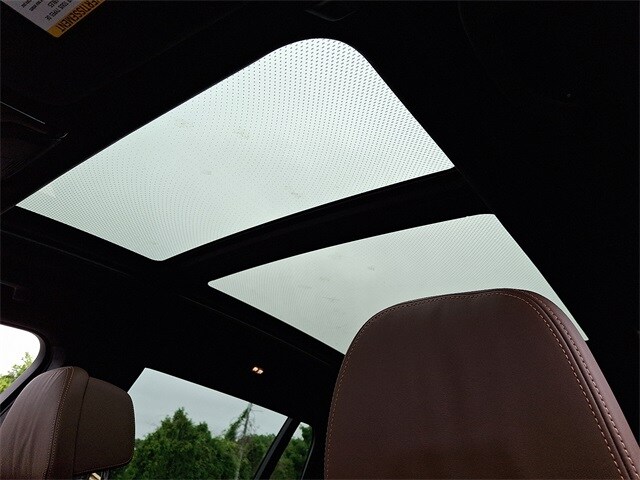 Vehicle image 15 of 33